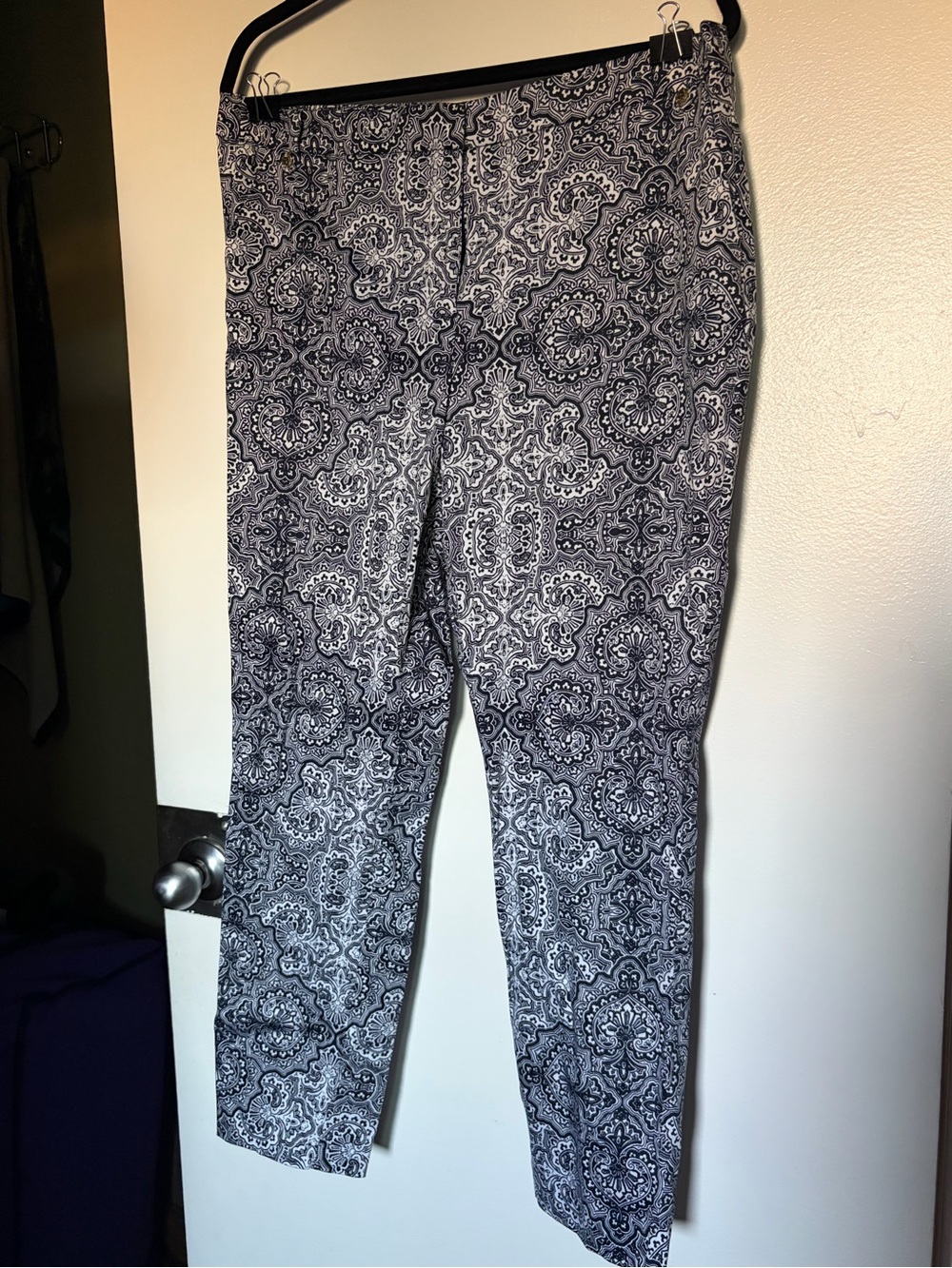 Anne Klein Black and White Cropped Patterned Pants size 12